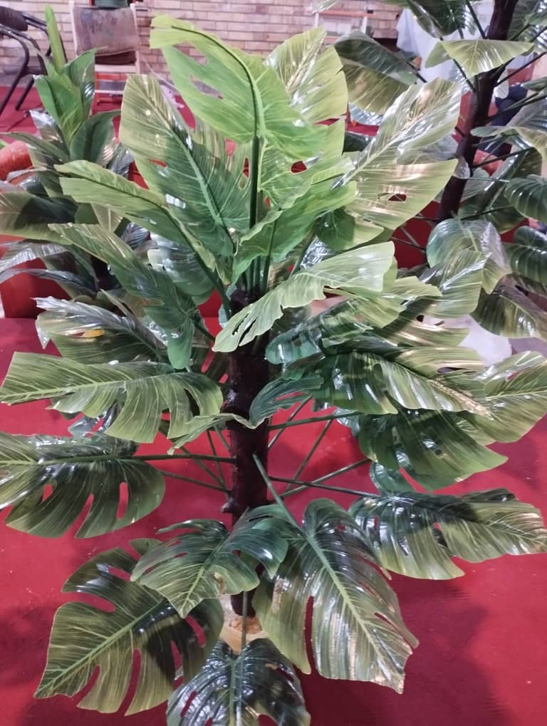 کارگاه تولیدی برگ مصنوعی و لمسی بیرامی در تبریز